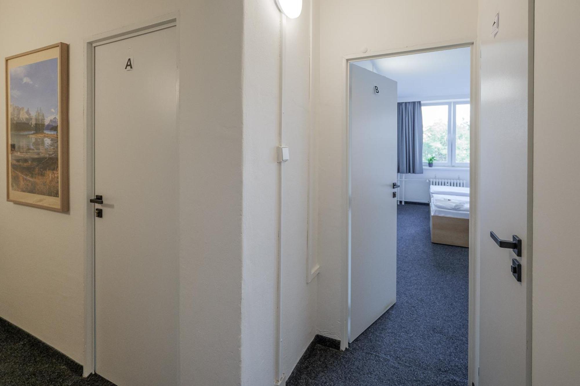Cooliving Hostel Praga Exterior foto